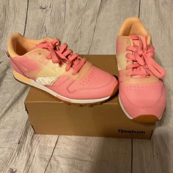 REEBOKS GIRLS SNEAKERS SIZE 7 - Picture 2 of 3